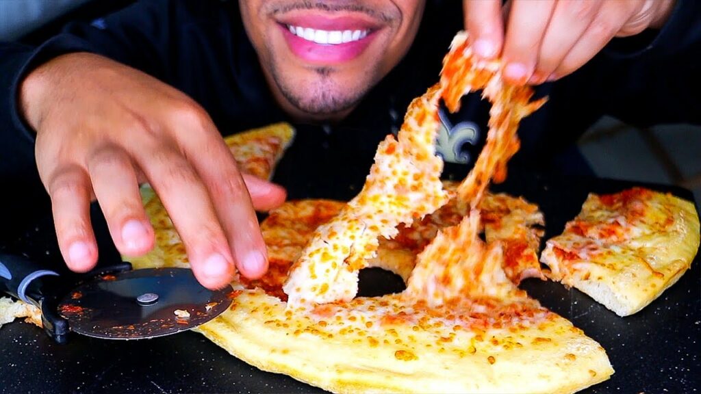 ASMR LITTLE CAESARS EATING THE WRONG WAY LIKE A PSYCHOPATH CHEESE PIZZA